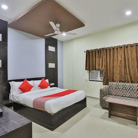 Oyo Flagship 19003 Hotel Rudra Mahal Ahmedabad Extérieur photo