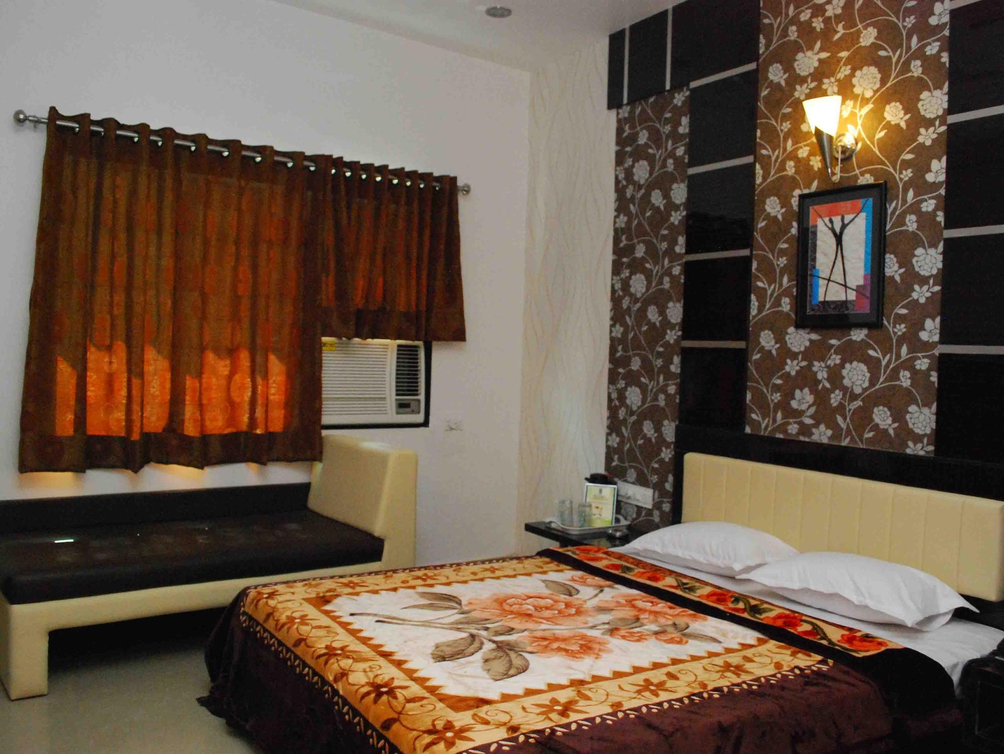 Oyo Flagship 19003 Hotel Rudra Mahal Ahmedabad Extérieur photo