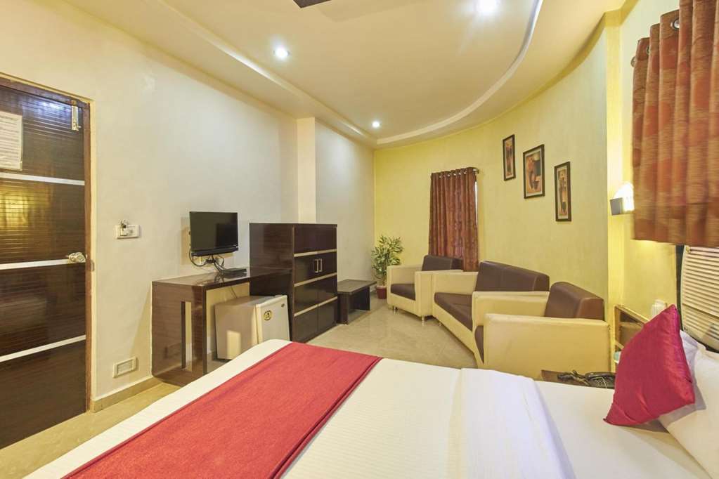 Oyo Flagship 19003 Hotel Rudra Mahal Ahmedabad Chambre photo