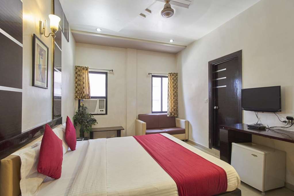 Oyo Flagship 19003 Hotel Rudra Mahal Ahmedabad Chambre photo
