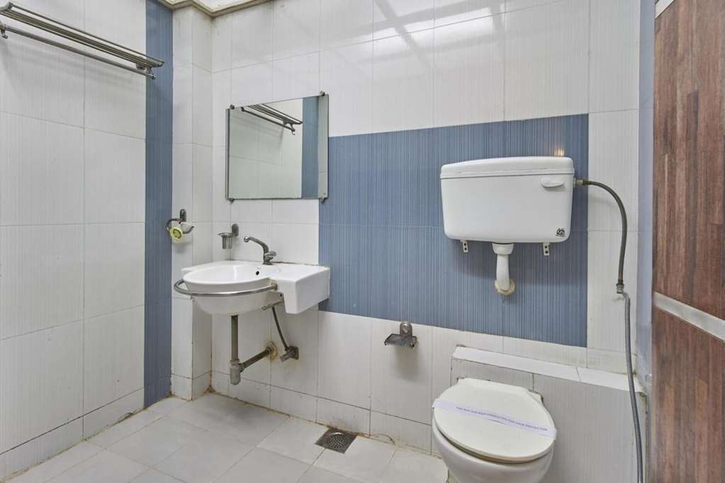 Oyo Flagship 19003 Hotel Rudra Mahal Ahmedabad Chambre photo