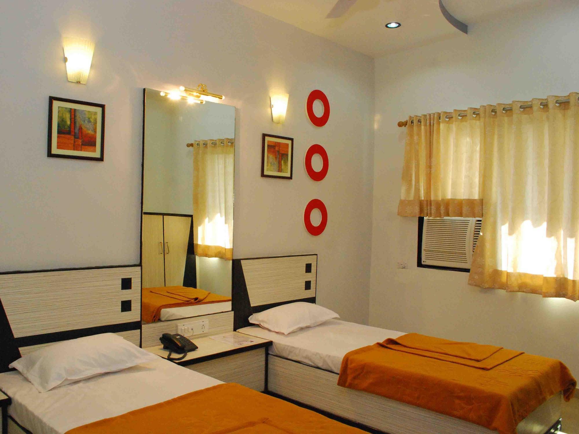 Oyo Flagship 19003 Hotel Rudra Mahal Ahmedabad Extérieur photo