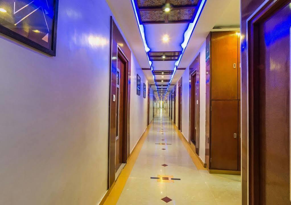 Oyo Flagship 19003 Hotel Rudra Mahal Ahmedabad Extérieur photo