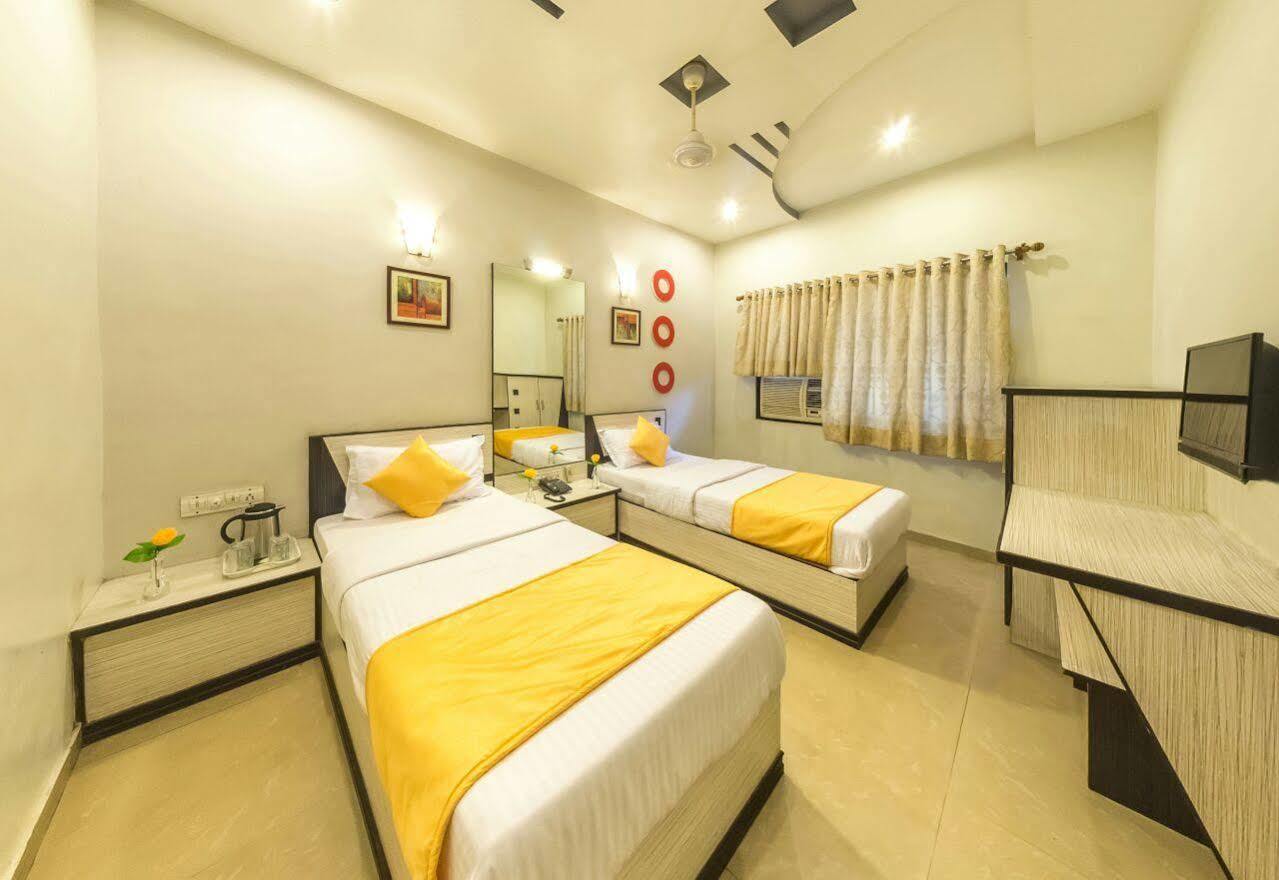 Oyo Flagship 19003 Hotel Rudra Mahal Ahmedabad Extérieur photo