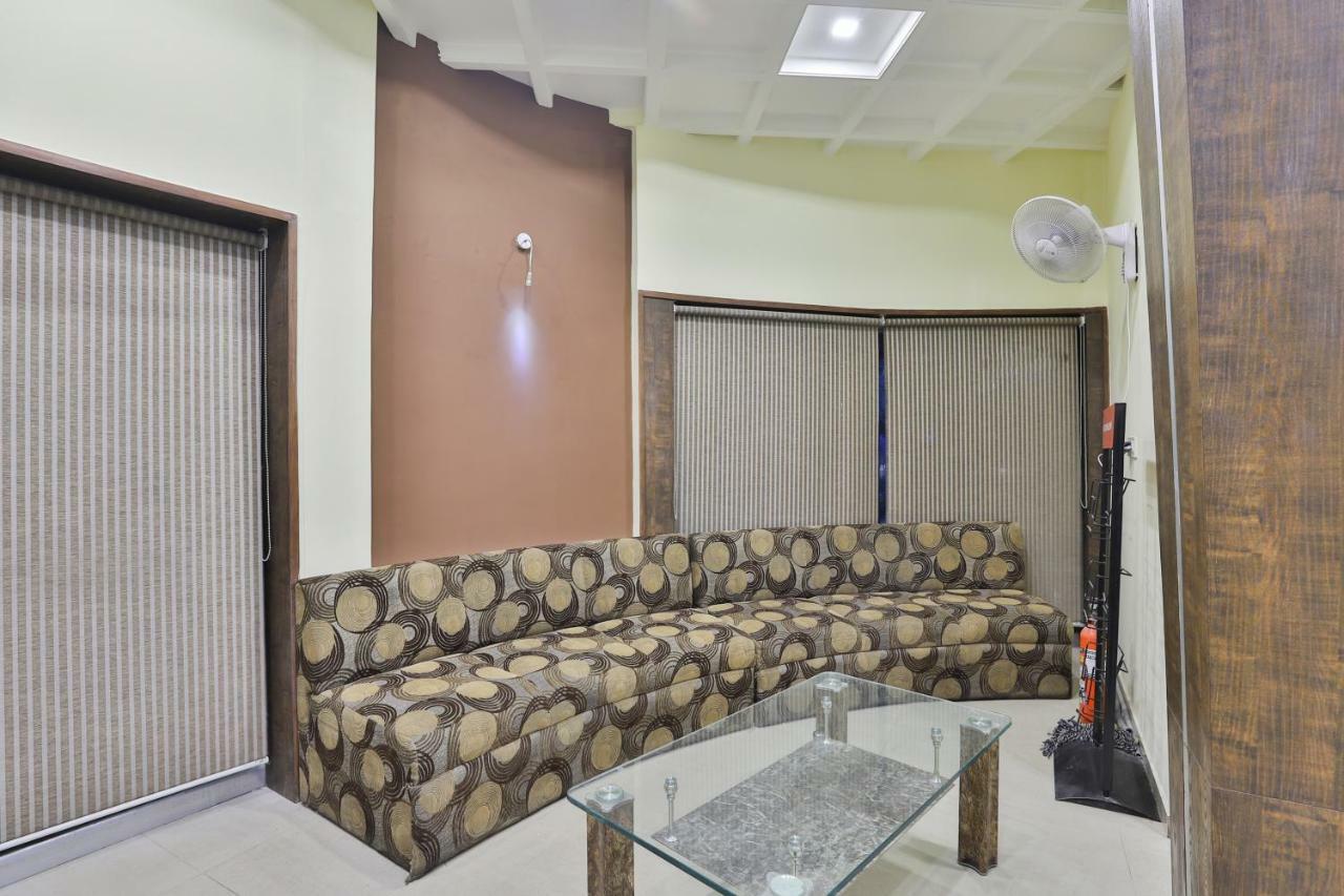 Oyo Flagship 19003 Hotel Rudra Mahal Ahmedabad Extérieur photo