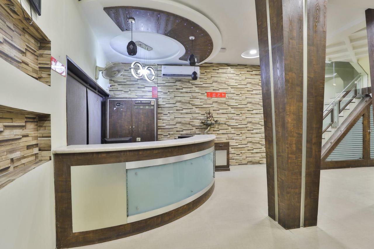 Oyo Flagship 19003 Hotel Rudra Mahal Ahmedabad Extérieur photo