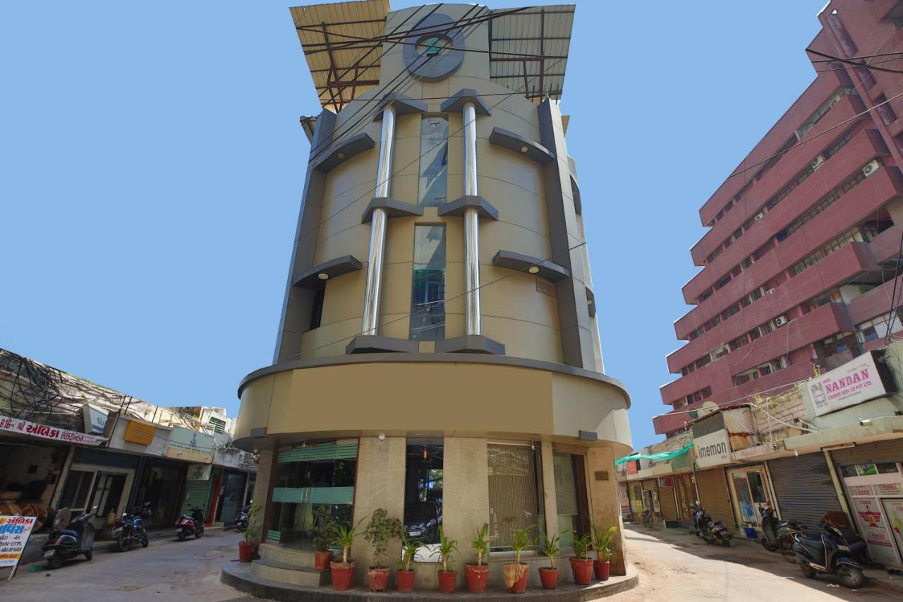 Oyo Flagship 19003 Hotel Rudra Mahal Ahmedabad Extérieur photo