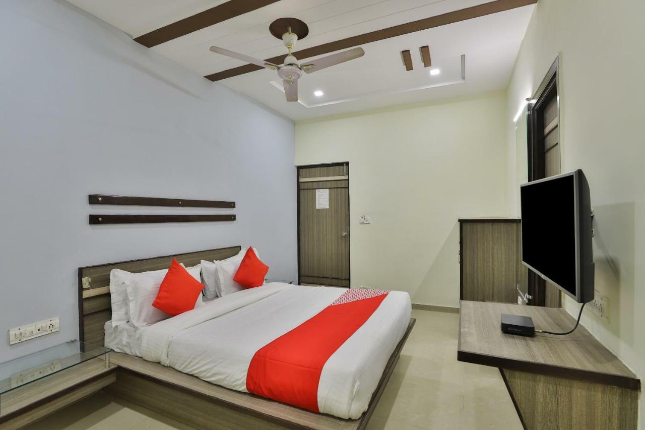 Oyo Flagship 19003 Hotel Rudra Mahal Ahmedabad Extérieur photo