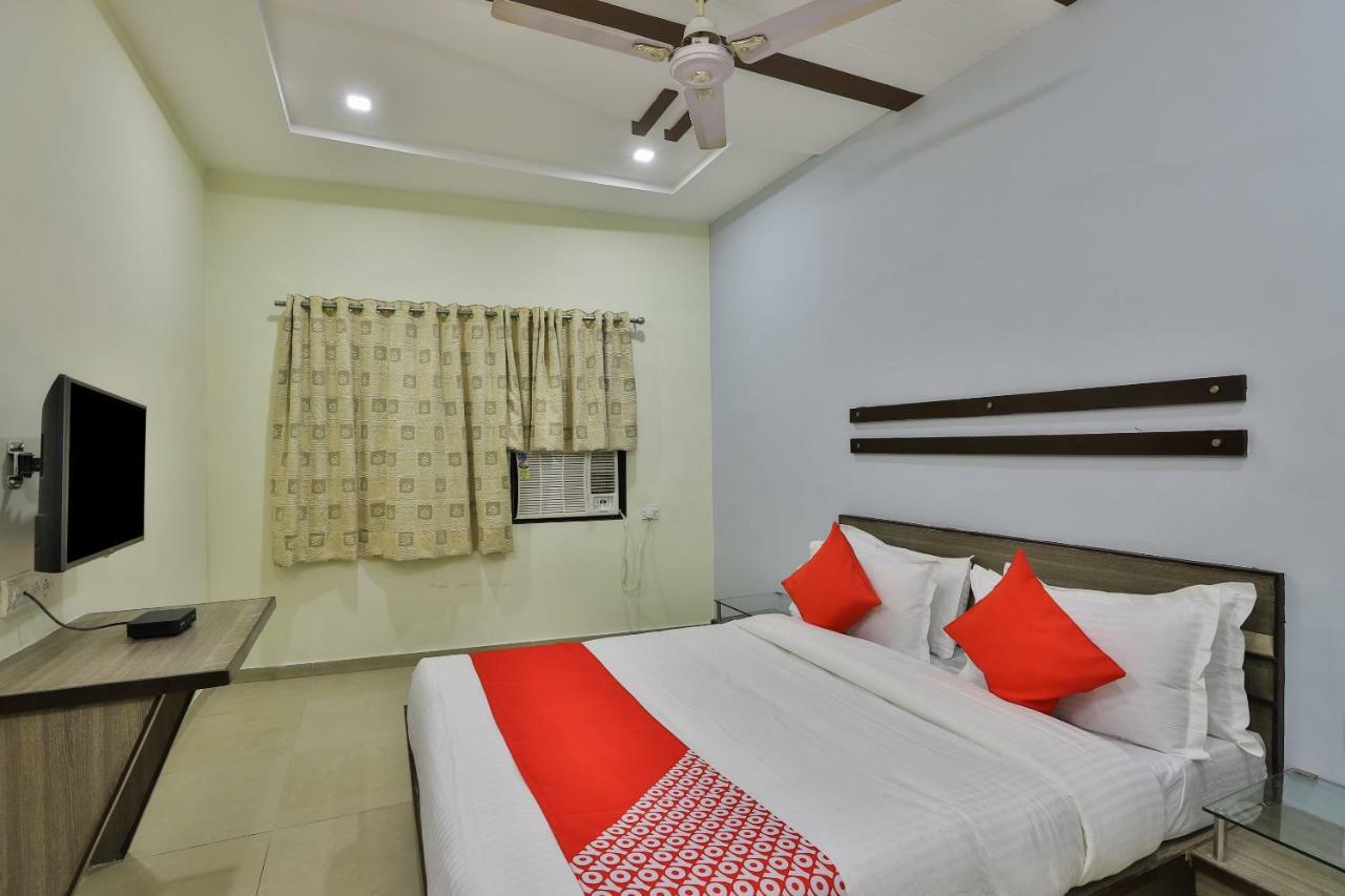 Oyo Flagship 19003 Hotel Rudra Mahal Ahmedabad Extérieur photo